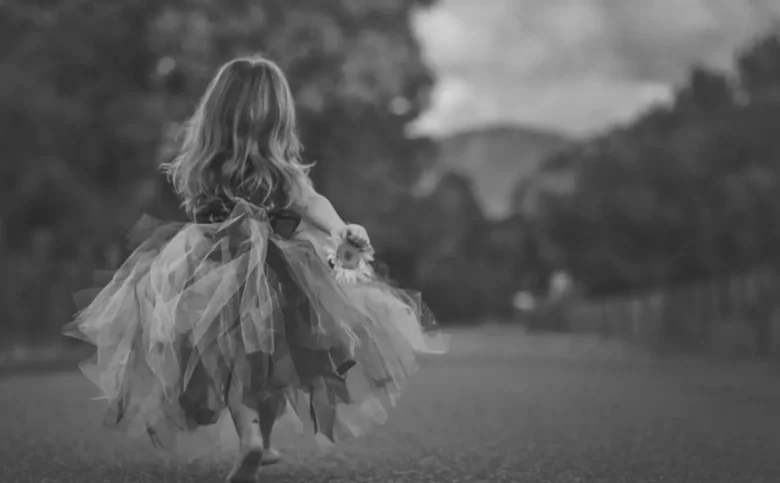 Jak chronić dziecko przed narcystycznym rodzicem? Praktyczny przewodnik dla matek i ojców