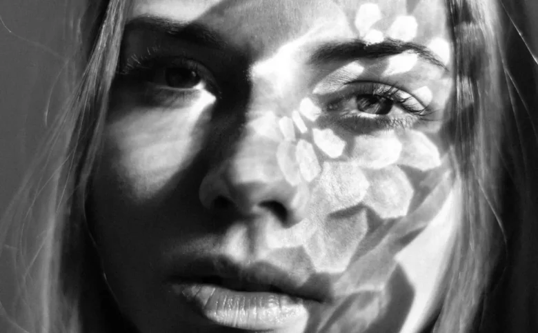 Stłumione emocje z dzieciństwa. Jak ból pierwotny niszczy dorosłe życie?