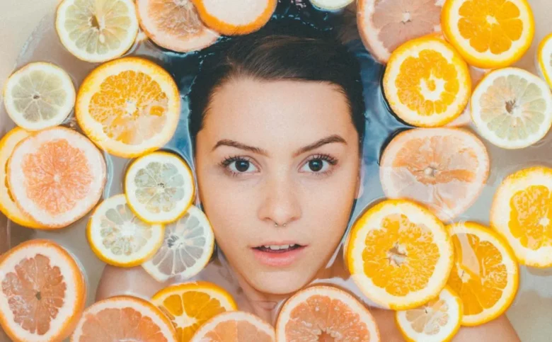 Jak nauczyć się asertywności po toksycznym dzieciństwie? Granice, poczucie wartości, prawa